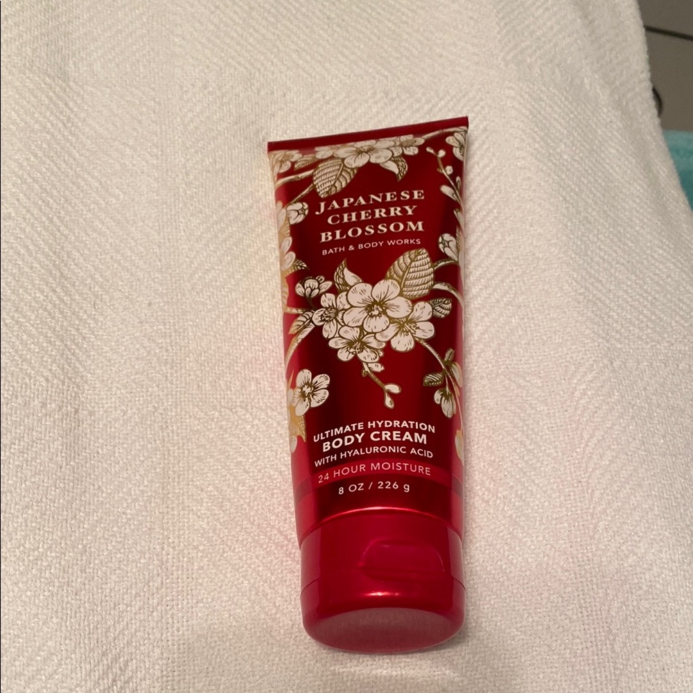 🦩Bath & Body Works Japanese Cherry Blossom Body Cream🦩